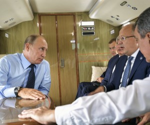 epa09643073 (FILE) - Russian President Vladimir Putin (L) and the owner of the Listvyazhnaya mine and chairman of the Siberian Business Union Mikhail Fedyayev (2R) speak on board a helicopter en route to the Chernigovets coal mine in the Kemerovo Region Russia, 27 August 2018 (issued on 15 December 2021). The Investigative Committee of the Russian Federation announced on 15 December 2021 the arrest of the chairman of the board of directors of SDS-Ugol Mikhail Fedyaev the owner of the Listvyazhnaya mine, where 51 people died as a result of an accident at the end of November. Mikhail Fedyaev has repeatedly been included in various lists of the richest businessmen in Russia - two years ago, in the ranking of 200 richest businessmen according to Forbes, he took 177th place. The publication then estimated his fortune as of 2019 at 550 million US dollars.  EPA/ALEXEI DRUZHININ / SPUTNIK / KREMLIN POOL
