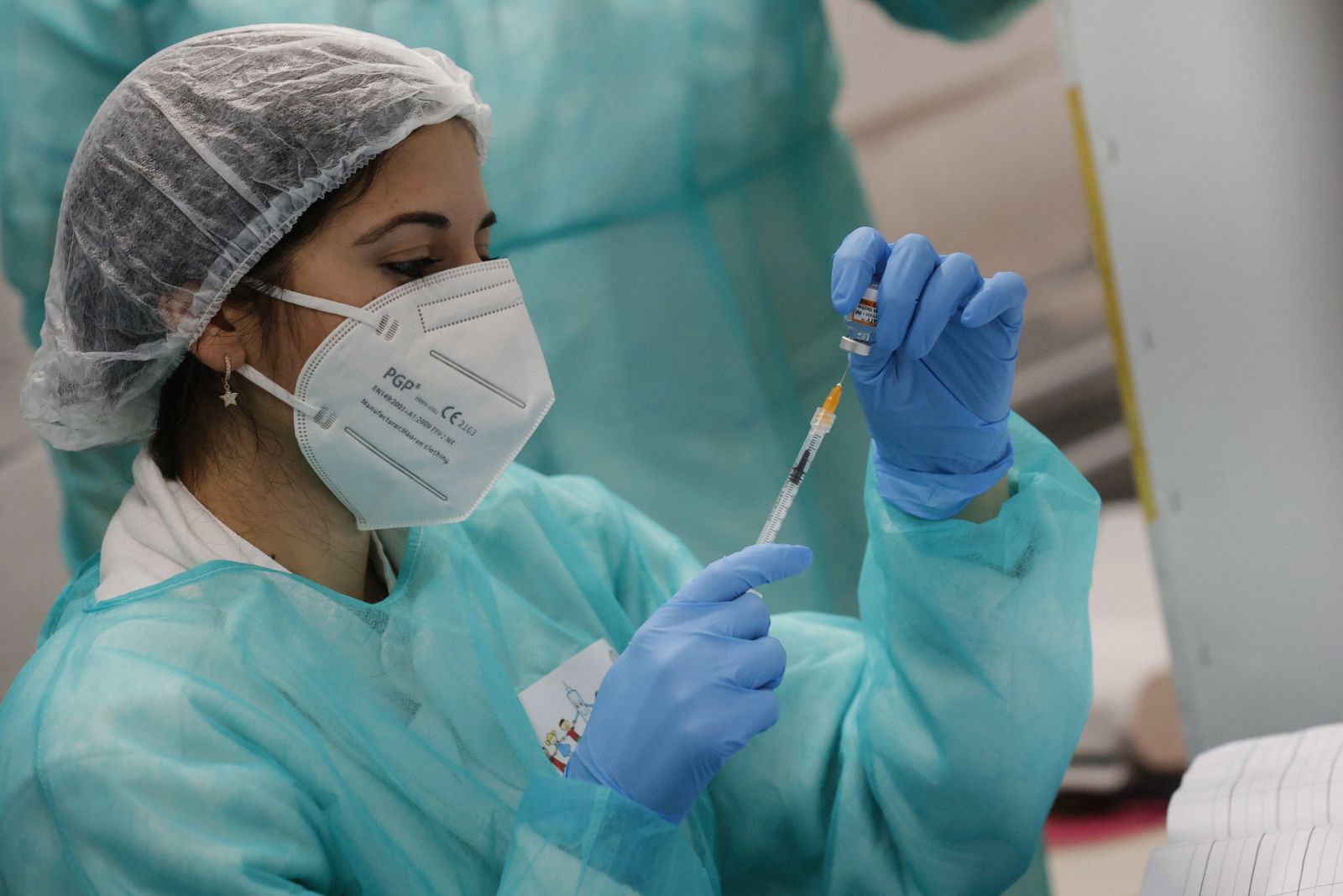 epa09643660 A health worker prepares a Pfizer Covid-19 vaccine for children at the hub of Explora Children's Museum, in Rome, Italy, 15 December 2021. The Covid-19 vaccination campaign for children between 5 and 11 years of age started in the country.  EPA/GIUSEPPE LAMI