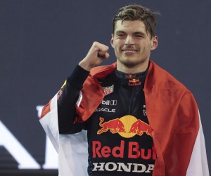 epa09638464 Dutch Formula One driver Max Verstappen of Red Bull Racing celebrates after winning the 2021 Formula One Grand Prix of Abu Dhabi at Yas Marina Circuit in Abu Dhabi, United Arab Emirates, 12 December 2021.  EPA/KAMRAN JEBREILI / POOL
