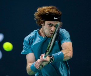 epa09646813 Andrey Rublev of Russia in action during the semifinal match against Denis Shapovalov of Canada at the Mubadala World Tennis Championship 2021 in Abu Dhabi, United Arab Emirates, 17 December 2021.  EPA/ALI HAIDER