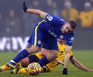epa09650155 Chelsea's Mateo Kovacic (front) in action against Wolverhampton's Leander Dendoncker (back) during the English Premier League soccer match between Wolverhampton Wanderers and Chelsea FC in Wolverhampton, Britain, 19 December 2021.  EPA/Tim Keeton EDITORIAL USE ONLY. No use with unauthorized audio, video, data, fixture lists, club/league logos or 'live' services. Online in-match use limited to 120 images, no video emulation. No use in betting, games or single club/league/player publications