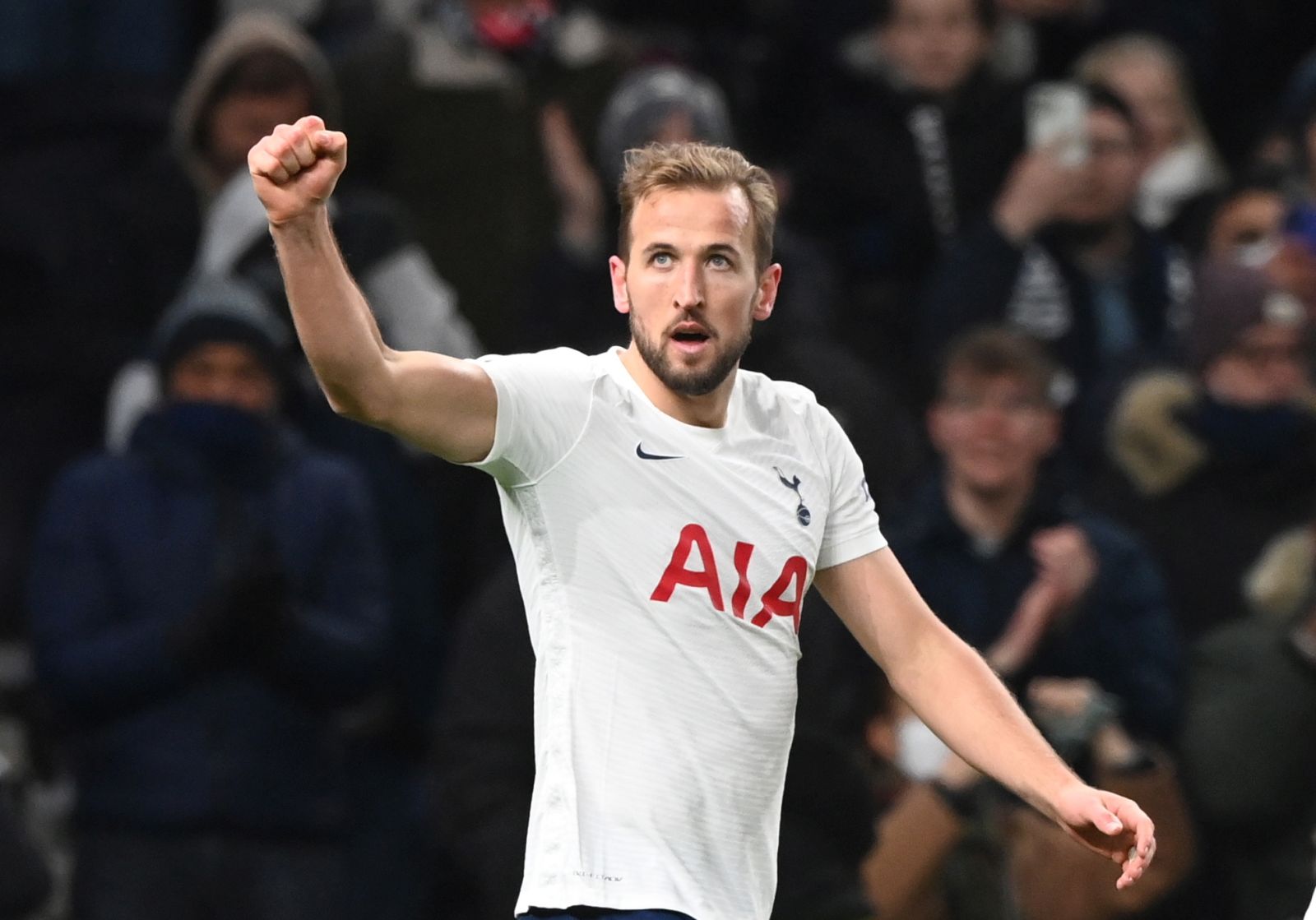epa09650413 Harry Kane of Tottenham celebrates after scoring the 1-0 lead during the English Premier League soccer match between Tottenham Hotspur and Liverpool FC in London, Britain, 19 December 2021.  EPA/FACUNDO ARRIZABALAGA EDITORIAL USE ONLY. No use with unauthorized audio, video, data, fixture lists, club/league logos or 'live' services. Online in-match use limited to 120 images, no video emulation. No use in betting, games or single club/league/player publications
