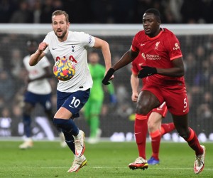 epa09650464 Harry Kane (L) of Tottenham in action against Ibrahima Konate (R) of Liverpool during the English Premier League soccer match between Tottenham Hotspur and Liverpool FC in London, Britain, 19 December 2021.  EPA/FACUNDO ARRIZABALAGA EDITORIAL USE ONLY. No use with unauthorized audio, video, data, fixture lists, club/league logos or 'live' services. Online in-match use limited to 120 images, no video emulation. No use in betting, games or single club/league/player publications