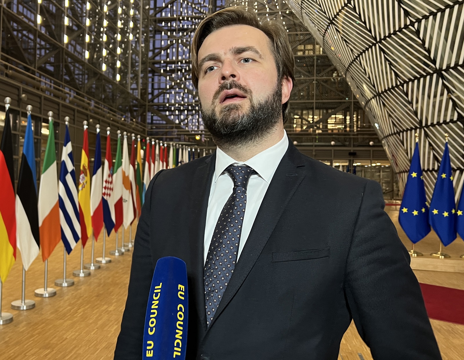 Bruxelles, 20.12.2021. - U provedbi ambicioznog plana smanjenja emisija stakleničkih plinova za 55 posto do 2030. za Hrvatsku će najveći izazov biti povećanje energetske učinkovitosti zgrada, izjavio je u ponedjeljak u Bruxellesu ministar gospodarstva i održivog razvoja Tomislav Ćorić. Na fotografiji Tomislav Ćorić.
foto HINA/ Slavko VUKADIN/ ml