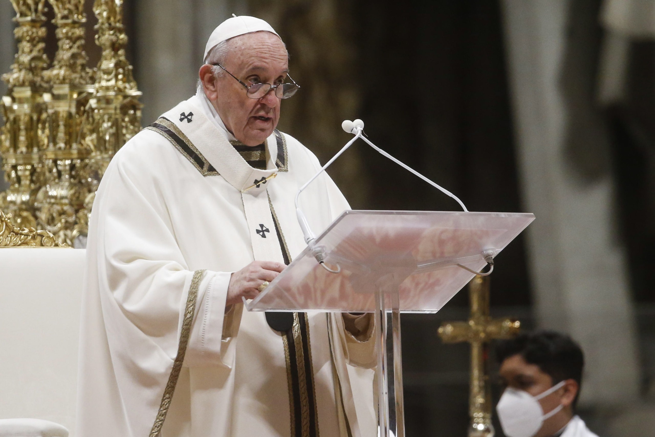 epa09656020 Pope Francis leads the Christmas Holy Mass in Saint Peter's Basilica at the Vatican, 24 December 2021.  EPA/FABIO FRUSTACI