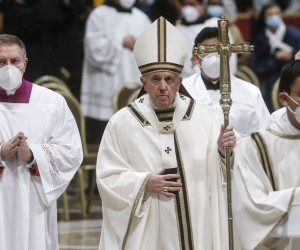 epa09656043 Pope Francis leads the Christmas Holy Mass in Saint Peter's Basilica at the Vatican, 24 December 2021.  EPA/FABIO FRUSTACI