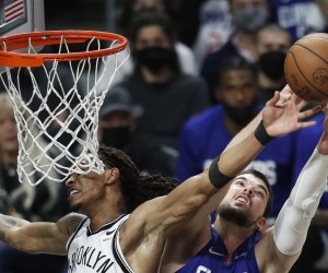epa09658359 Brooklyn Nets forward Nic Claxton (L) and LA Clippers center Ivica Zubac (R) jump up for the ball during the third quarter of the NBA basketball game between the Los Angeles Lakers and Brooklyn Nets at Crypto.com Arena in Los Angeles, California, USA, 27 December 2021.  EPA/CAROLINE BREHMAN  SHUTTERSTOCK OUT