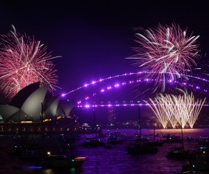 epa09661123 A view of the 9pm fireworks over the Sydney Opera House and Sydney Harbour Bridge during New Year's Eve celebrations in Sydney, New South Wales, Australia, 31 December 2021. Fireworks at 9pm and midnight in Sydney will be displayed against the backdrop of the Sydney Opera House and Sydney Harbour Bridge with crowd numbers expected to be low due to increasing COVID-19 case numbers in the country.  EPA/DEAN LEWINS AUSTRALIA AND NEW ZEALAND OUT