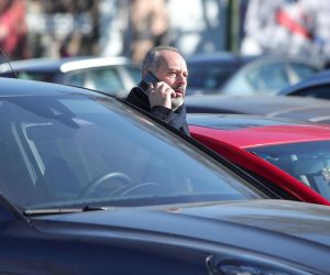 01.03.2021., Zagreb - dr. Gzim Redzepi, pulmolog s Klinike za plucne bolesti na Jordanovcu, dolazi u zgradu Gradskog poglavarstva upisati se u Knjigu zalosti. Gzim Redzepi bio je u prisustvu Milana Bandica kada mu je pozlilo te ga je pokusao reanimiratiPhoto: Sanjin Strukic/PIXSELL