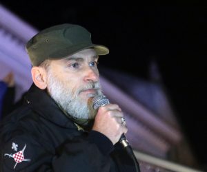 01.12.2021., Sibenik - I veceras su se okupili na sibenskoj poljani prosvjednici protiv korona mjera. Marko Franciskovic Photo: Dusko Jaramaz/PIXSELL
