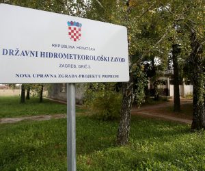 02.11.2017., Zagreb - Provala u objekt 60 u kojem se nalaze prostorije studenskih udruga Hrvatskih studija u Kampusu Borongaj. Studenti su danas trebali iseliti iz prostorija jer su one pripale Drzavnom hidrometeoroloskom zavodu.
Photo: Igor Kralj/PIXSELL