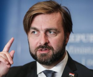 03.12.2021., Zagreb - H hotelu Esplanade odrzana Deseta sjednica Medjuvladine hrvatsko-ruske komisije za gospodarsku i znanstveno-tehnicku suradnju. Sjednicom su supresjedali ministar gospodarstva i odrzivog razvoja Tomislav Coric i ruski ministar poljoprivrede Dmitrij Patrusev. Nakon sjednicie ministri su dali izjave za medije.