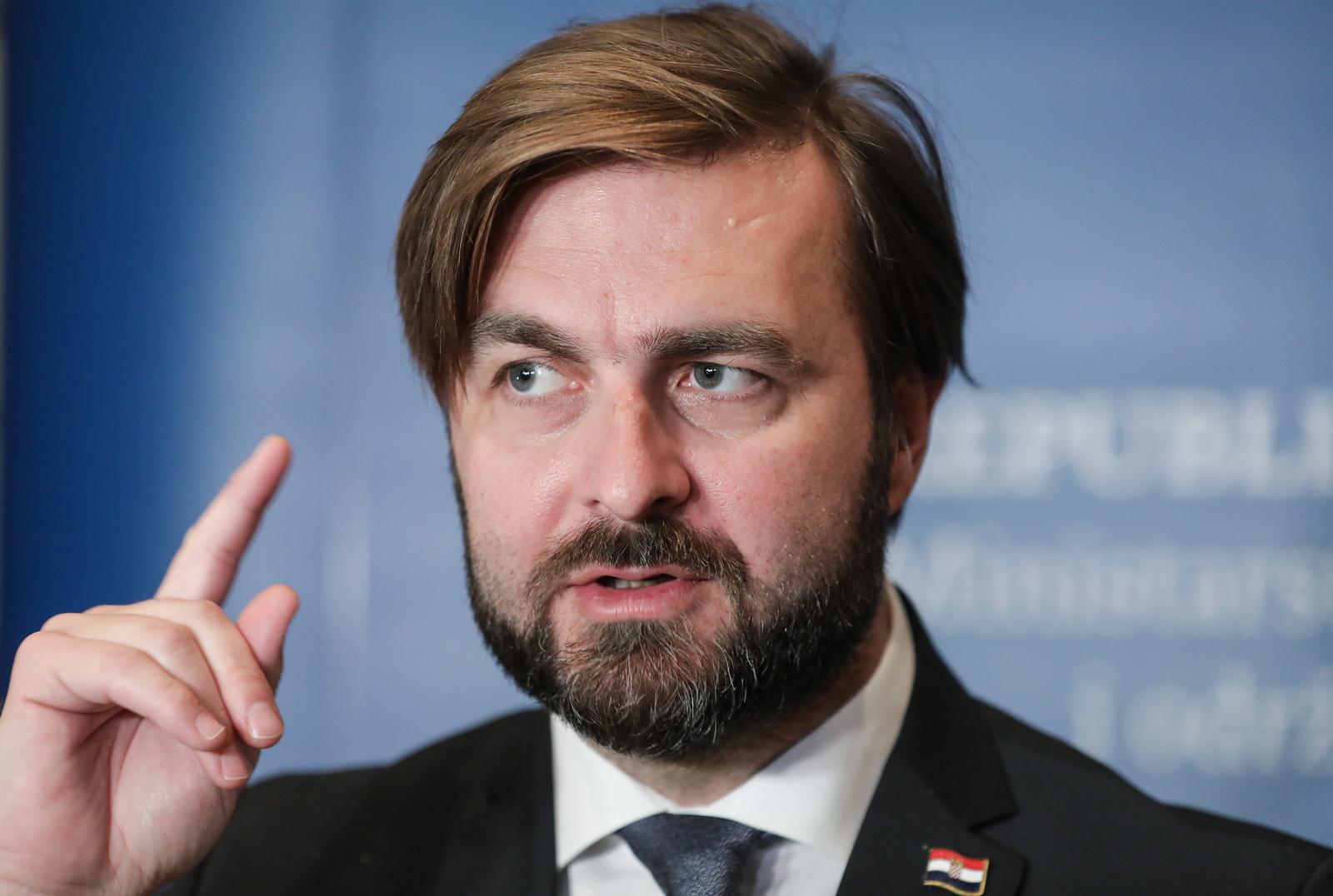 03.12.2021., Zagreb - H hotelu Esplanade odrzana Deseta sjednica Medjuvladine hrvatsko-ruske komisije za gospodarsku i znanstveno-tehnicku suradnju. Sjednicom su supresjedali ministar gospodarstva i odrzivog razvoja Tomislav Coric i ruski ministar poljoprivrede Dmitrij Patrusev. Nakon sjednicie ministri su dali izjave za medije.