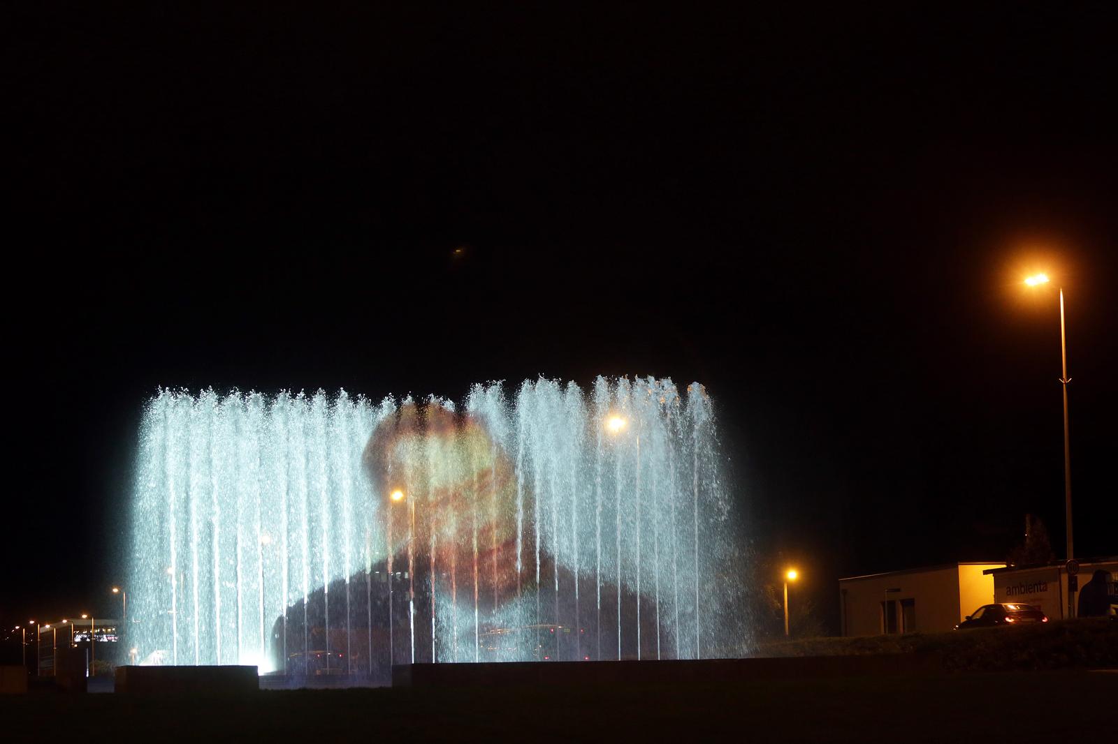 04.10.2016., Zagreb - 3d projekcija uoci 80. rodjendana Vaclava Havela, Ceskog politicara i pisca na fontanama ispred Nacionalne sveucilisne knjiznice u ulici Hrvatske Bratske Zajednice. 
Photo: Luka Stanzl/PIXSELL
