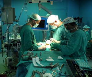 06.10.2017., Zagreb - Operacija kraljeznice pod vodstvom neurokirurga dr. Damira Tomca pomocu uredjaja O-arm koju su u KB Dubrava prvi uveli u Hrvatskoj i razvili spinalnu neorokirurgiju. "nPhoto: Goran Stanzl/PIXSELL