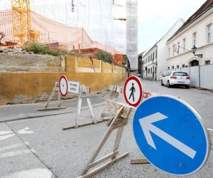 06.10.2021., Zagreb - I dalje su potpuno pusta gradilista skola na Gornjem gradu. Mjesec dana nakon pocetka skolske godine gradska vlast nije nasla nacina da se ponovno pocne s obnovom dvaju gimnazija ostecenih u potresu. Photo: Patrik Macek/PIXSELL