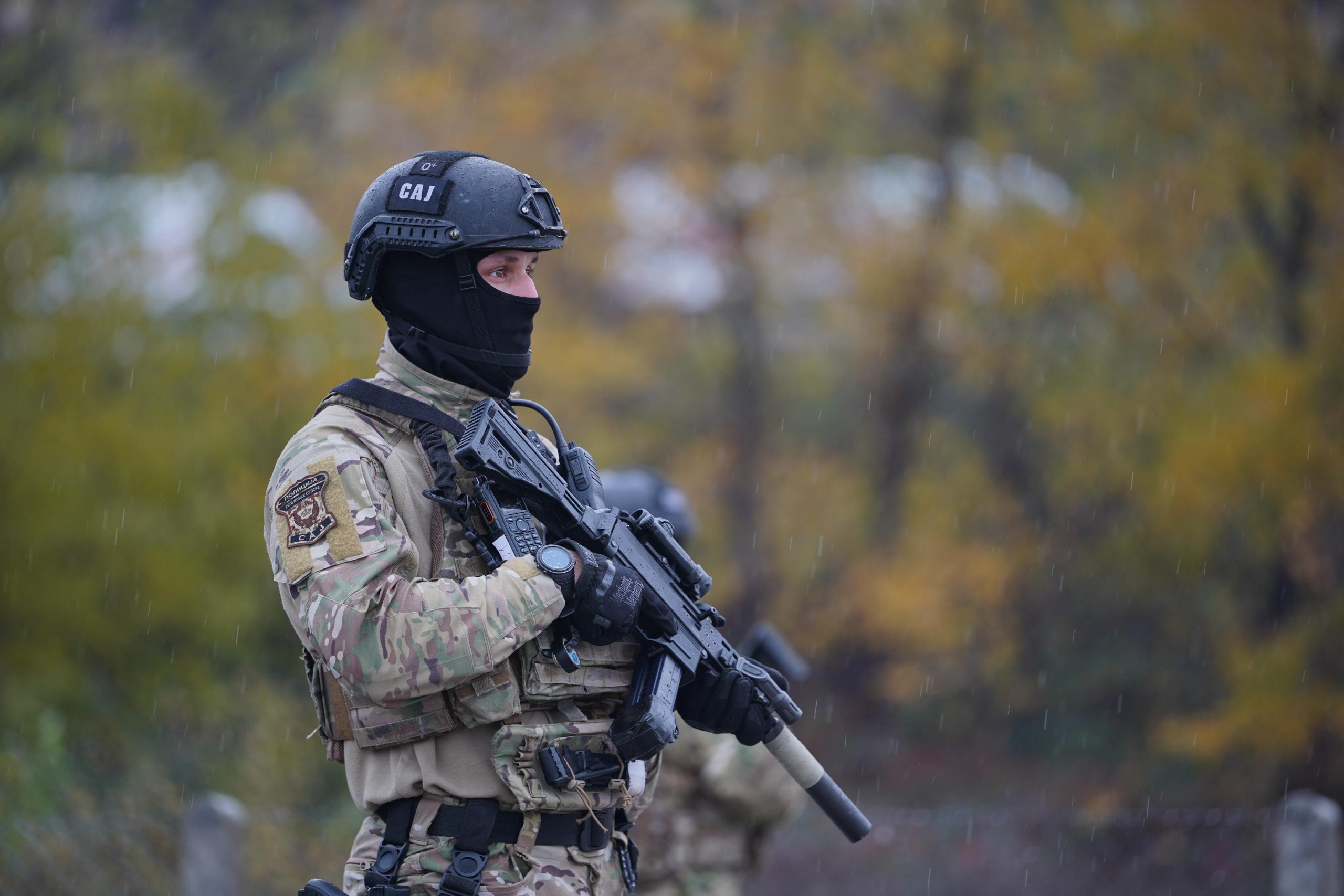 06.11.2021., restoran Kej, Klasnice/Laktasi (BiH) – Viktor Orban, predsjednik Vlade Madjarske, danas se sastao sa Miloradom Dodikom, srpskim clanom Predsjednistva BiH u mjestu Klasnice u restoranu „Kej“, izmedju Laktasa i Banjaluke. Iz Kabineta srpskog clana Predsjednistva BiH saopsteno je da je previdjen sastanak i radni ručak dvije delegacije, koje ce predvoditi madjarski premijer i srpski clan Predsjednistva BiH. Saobracaj je zatvoren za promet, a cijelo podrucje obezbjedjuje veliki broj pripadnika MUP RS i Specijalne antiteroristicke jedinice RS. Izjave za medije nisu predvidjene, a predstavnicima medijskih kuca je dozvoljeno da samo iz daljine snimaju i fotografisu. 
Photo: Dejan Rakita/Pixsell