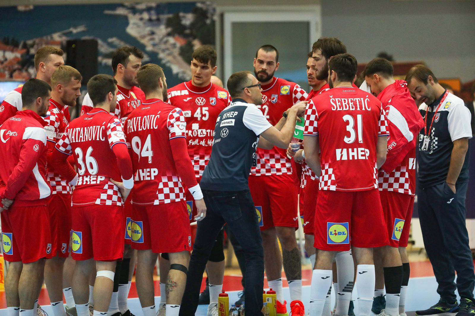 06.11.2021., Novigrad - U Sportskoj dvorani u Novigradu odigrana je prijateljska utakmica izmedju rukometne reprezentacije Hrvatske i Slovenije. Izbornik Hrvoje Horvat   Photo: Srecko Niketic/PIXSELL
