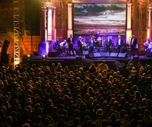 06.12.2019., Zagreb - U KC Drazen Petrovic odrzan je koncert Tomislava Bralica i klape Intrade. Photo: Josip Regovic/PIXSELL