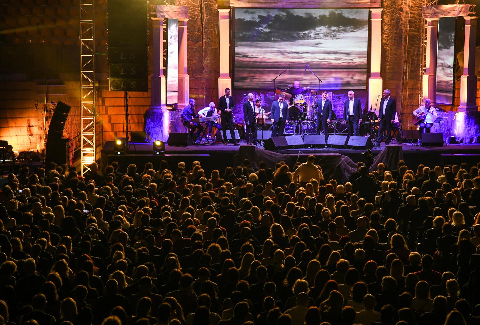 06.12.2019., Zagreb - U KC Drazen Petrovic odrzan je koncert Tomislava Bralica i klape Intrade. Photo: Josip Regovic/PIXSELL