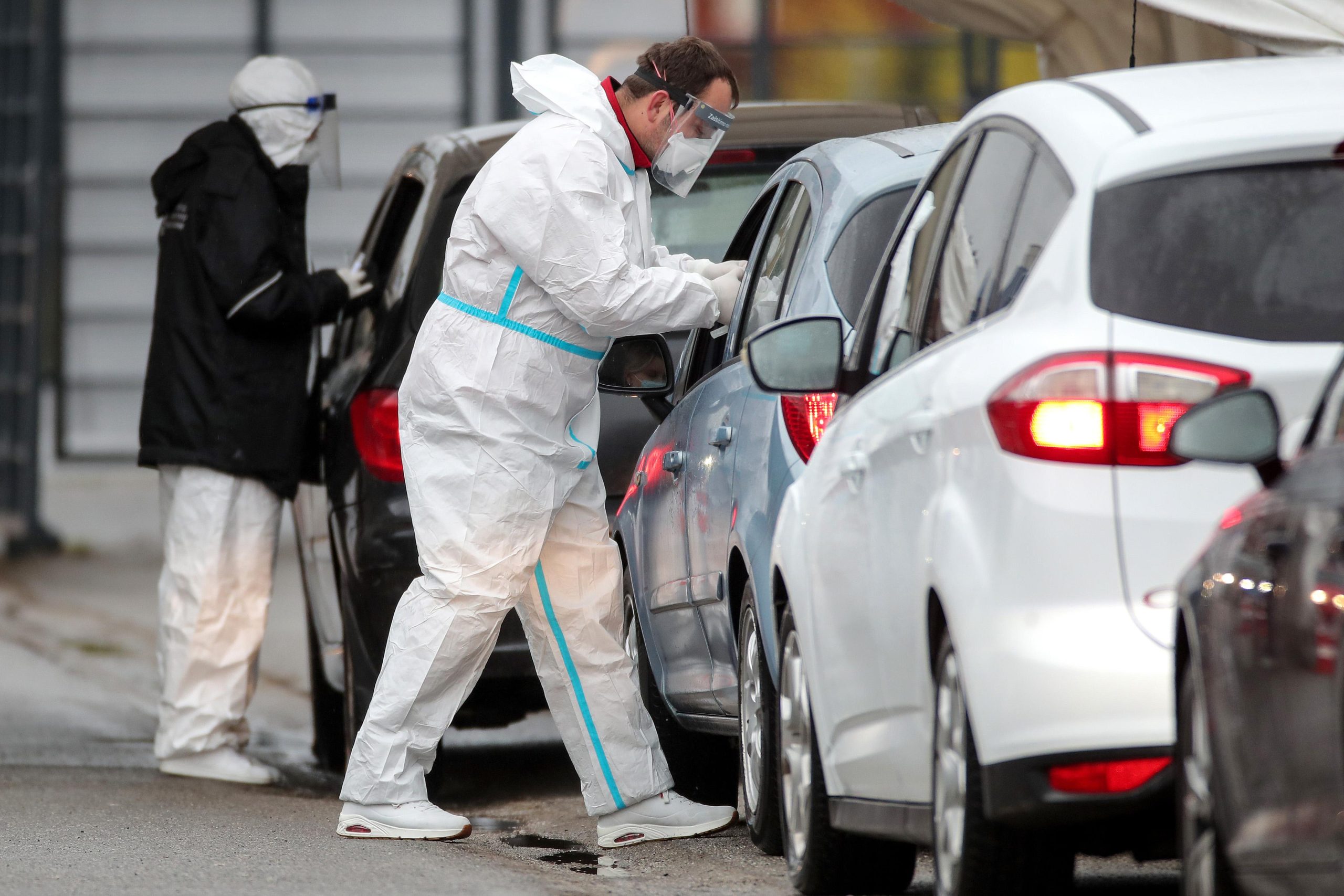 08.11.2021., Zagreb - Povecani broj vozila na drive in testiranju na koronavirus na Zagrebackom Velesajmu.