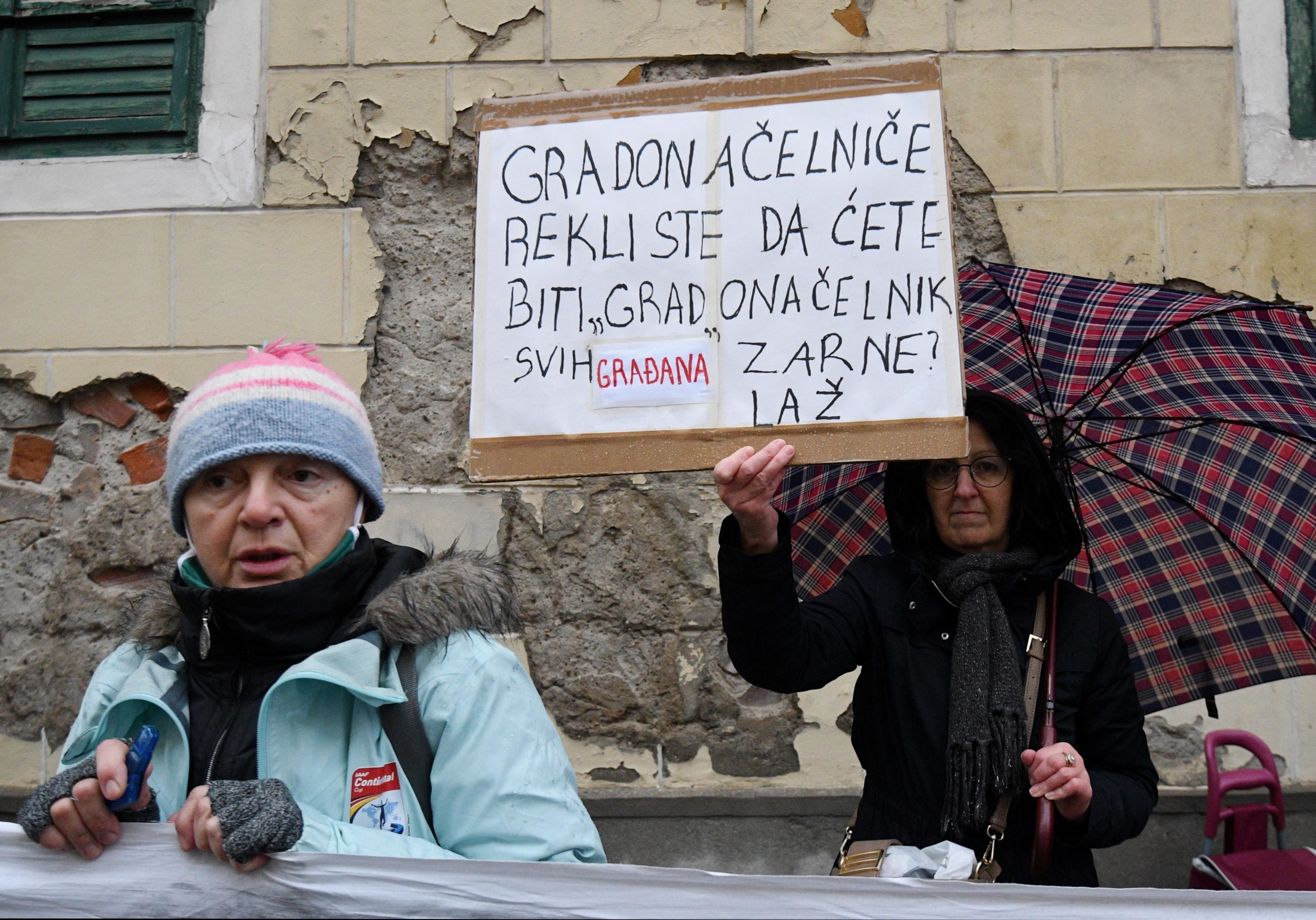 09.12.2021., Zagreb - Prosvjed majki odgajateljica ispred Gradske skupstine zbog najave modificiranja te mjere o kojoj ce se danas raspravljati u Gradskoj skupstini.     Photo: Marko Lukunic/PIXSELL