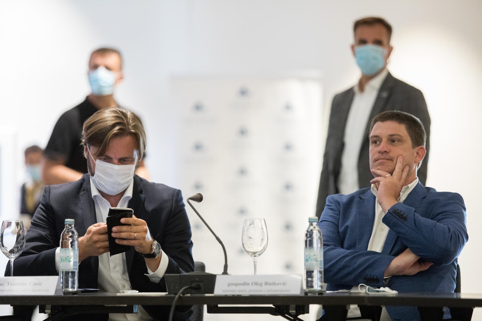 10.8.2021., Opatija - Predsjednik Vlade Andrej Plenkovic, zajedno s clanovima Vlade, sastao se s predstavnicima turisticog sektora, zupanima priobalnih zupanija i gospodarstvenicima - Razgovarali su o turistickim rezultatima i daljnjem tijeku sezone u Hrvatskoj, epidemioloskoj situaciji te mjerama koje se poduzimaju za stabilnost gospodarstva, trzista rada i turistickog sektora. Photo: Nel Pavletic/PIXSELL