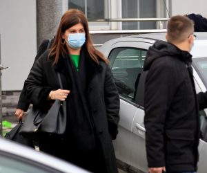10.11.2021., Vinkovci - Kuca u vlasnistvu Gabrijele Zalac, uhicene zbog afere Softver. Gabrijela Zalac je uhicena i odlazi u pratnji istrazitelja