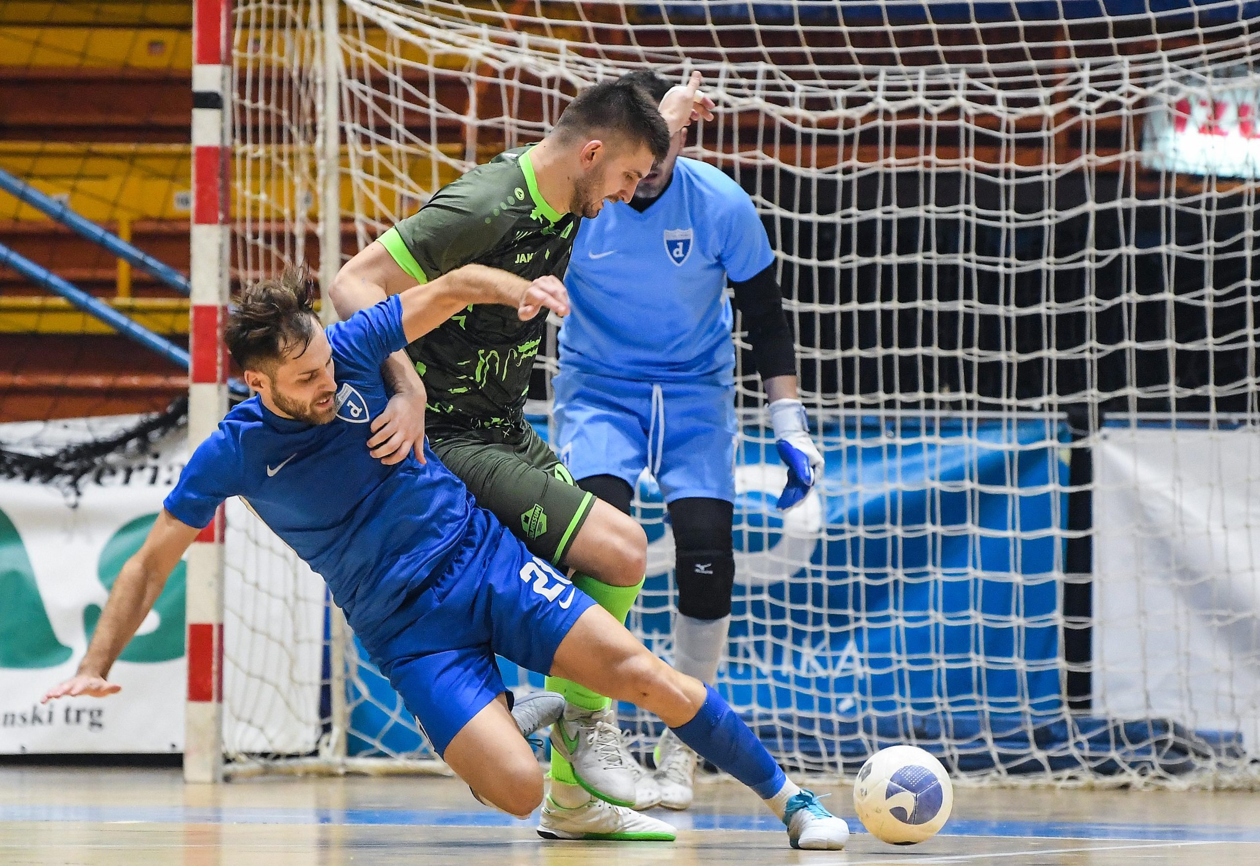 10.11.2021., Zagreb - Hrvatska malonogometna liga, 5. kolo, Futsal Dinamo - Olmissum. Mihovil Prgomet, ntonio Sekulic Photo: Josip Regovic/PIXSELL