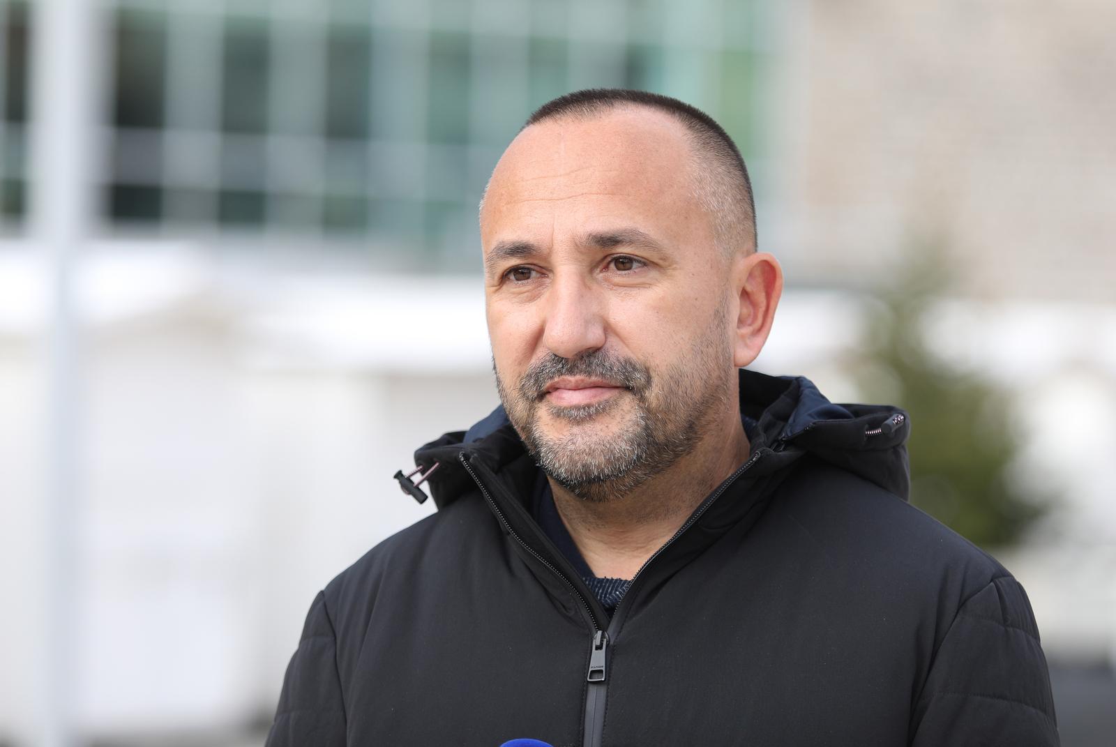 10.12.2021., Sibenik - Saborski zastupnik iz redova Suverenista Hrvoje Zekanovic kojeg je Predsjednistvo Hrvatskih suverenista razrijesilo s mjesta predsjednika kluba zastupnika ove stranke u Saboru dao je izjavu.
Photo: Dusko Jaramaz/PIXSELL