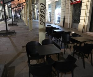 12.03.2021.Sarajevo, Bosna i Hercegovina - Djelimicni lockdown pocinje veceras u 20:00 u Kantonu Sarajevu zbog povecanog broja zarazenih virusom Covid-19. Ugostiteljski objekti i trgovacki centri nece raciti, a kretanje gradjana dozvoljeno je do 23 sata.
Photo: Armin Durgut/PIXSELL