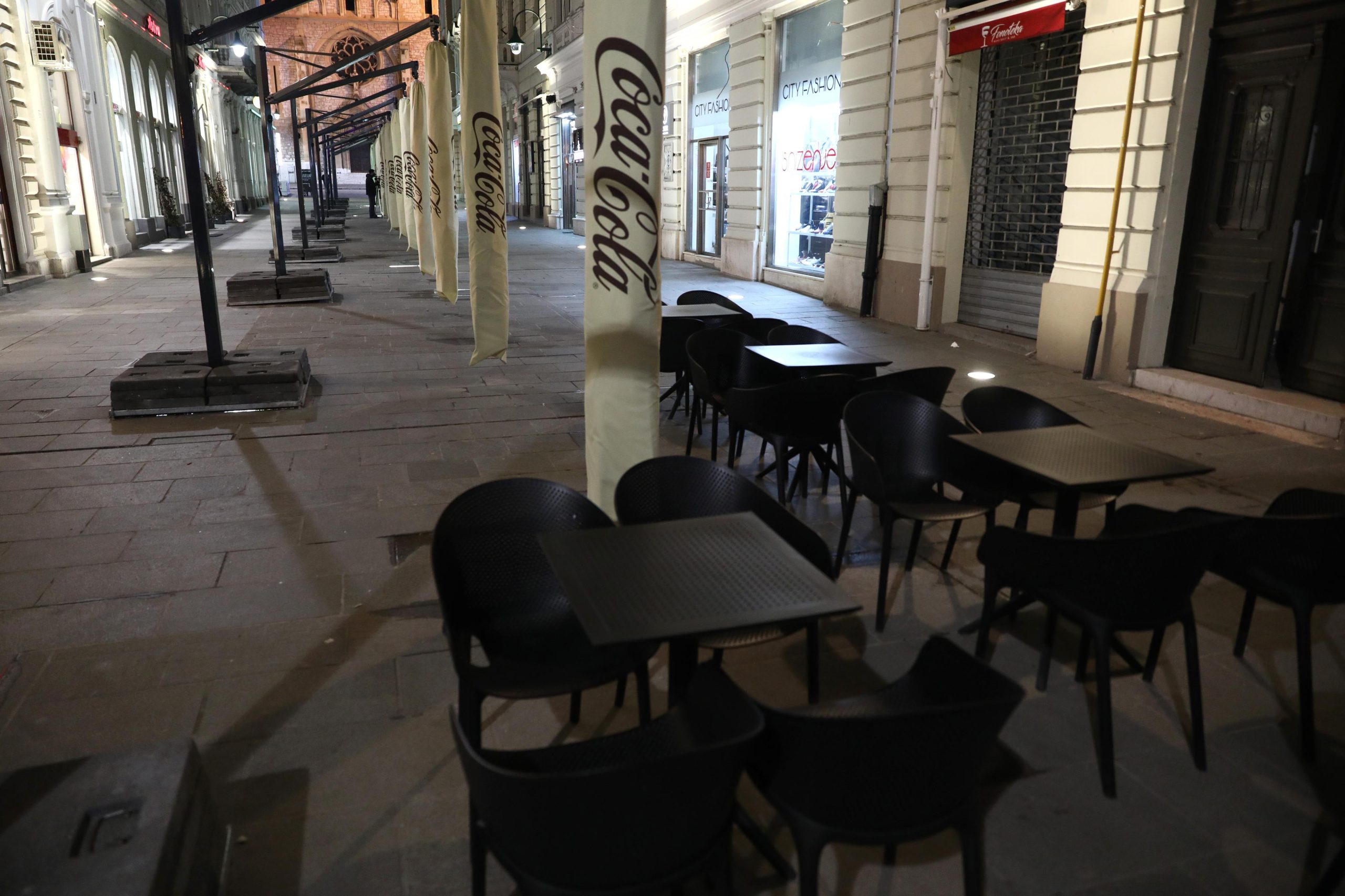 12.03.2021.Sarajevo, Bosna i Hercegovina - Djelimicni lockdown pocinje veceras u 20:00 u Kantonu Sarajevu zbog povecanog broja zarazenih virusom Covid-19. Ugostiteljski objekti i trgovacki centri nece raciti, a kretanje gradjana dozvoljeno je do 23 sata.
Photo: Armin Durgut/PIXSELL