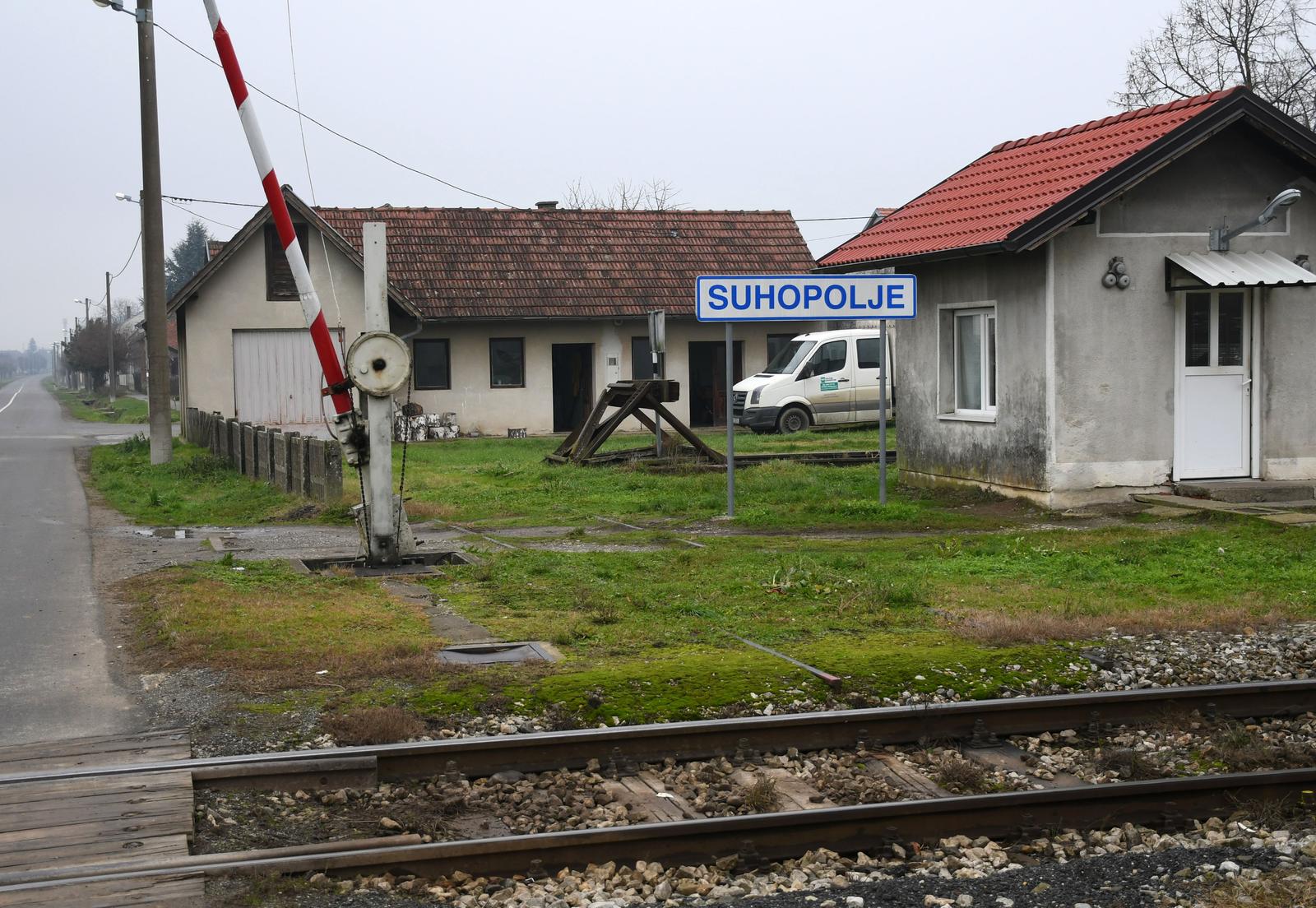 12.12.2019., Suhopolje - Prometna nesreca u kojoj je vozac mopeda pado pod vlak. Photo: Damir Spehar/PIXSELL