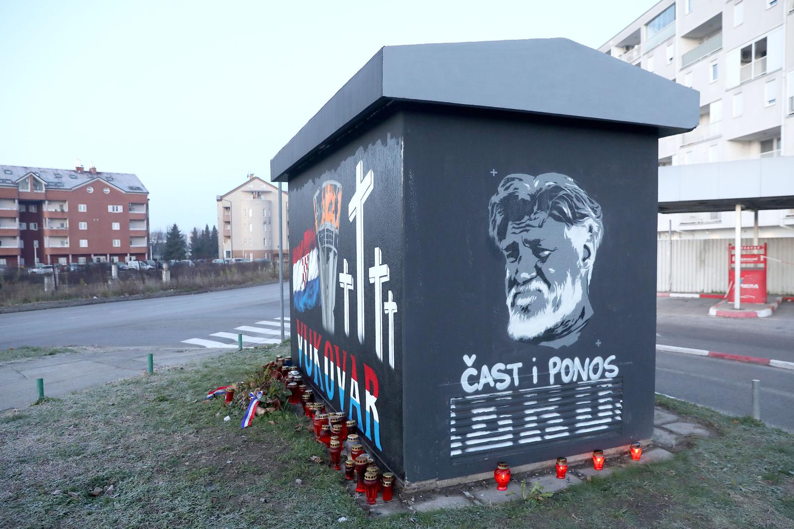 12.12.2021., Zagreb - Nakon sto je u listopadu uklonjen, navodno na trazenje gradjana, mural s likom Slobodana Praljka ponovno je na trafostanici u zagrebackom naselju Laniste. General Praljak pocinio je samoubojstvo u sudnici medjunarodnog suda u Den Haagu u znak prosvjeda jer je osudjen za ratni zlocin.