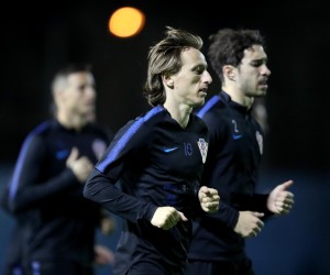 13.11.2018., Zagreb, Maksimir - Drugi trening hrvatske nogometne reprezentacije uoci utakmice Lige nacija protiv reprezentacije Spanjolske na terenu Hitrec Kacian.  Luka Modric, Sime Vrsaljko.
Photo: Igor Kralj/PIXSELL