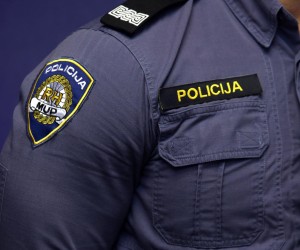 13.11.2019., Split - Djelatnik policijer Photo: Miranda Cikotic/PIXSELL