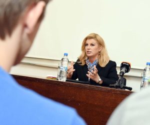 13.12.2016., Varazdin - Predsjednica RH Kolinda Grabar Kitarovic preselila svoj ured u Varazdin. Predsjednica posjetila Fakultet informatike i organizacije, te se druzila sa studentima. 
Photo: Vjeran Zganec Rogulja/PIXSELL
