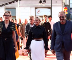 14.08.2021., Sarajevo, Bosna i Hercegovina - Prvi tepih drugog dana 27. izdanja Sarajevo Film Festivala. Prosetala je ekipa filma Quo vadis Aida?, uz njih najvise je paznje plijenila Daria Lorenci.
Photo: Armin Durgut/PIXSELL