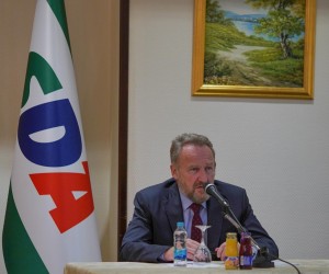 15.10.2021., Hotel Bosna, Banja Luka (BiH) - Bakir Izetbegovic, predsjednik Stranke demokratske akcije (SDA), dosao je u sluzbeni posjet Banjaluci. U hotelu Bosna u okviru radne posjete odrzao je sastanak s potpredsjednicima SDA s podrucja RS-a kao i bosnjackim predstavnicima u Vijecu naroda RS-a i Narodnoj skupstini RS, a tema sastanka je aktualna kriza u BiH.  Photo: Dejan Rakita/PIXSELL