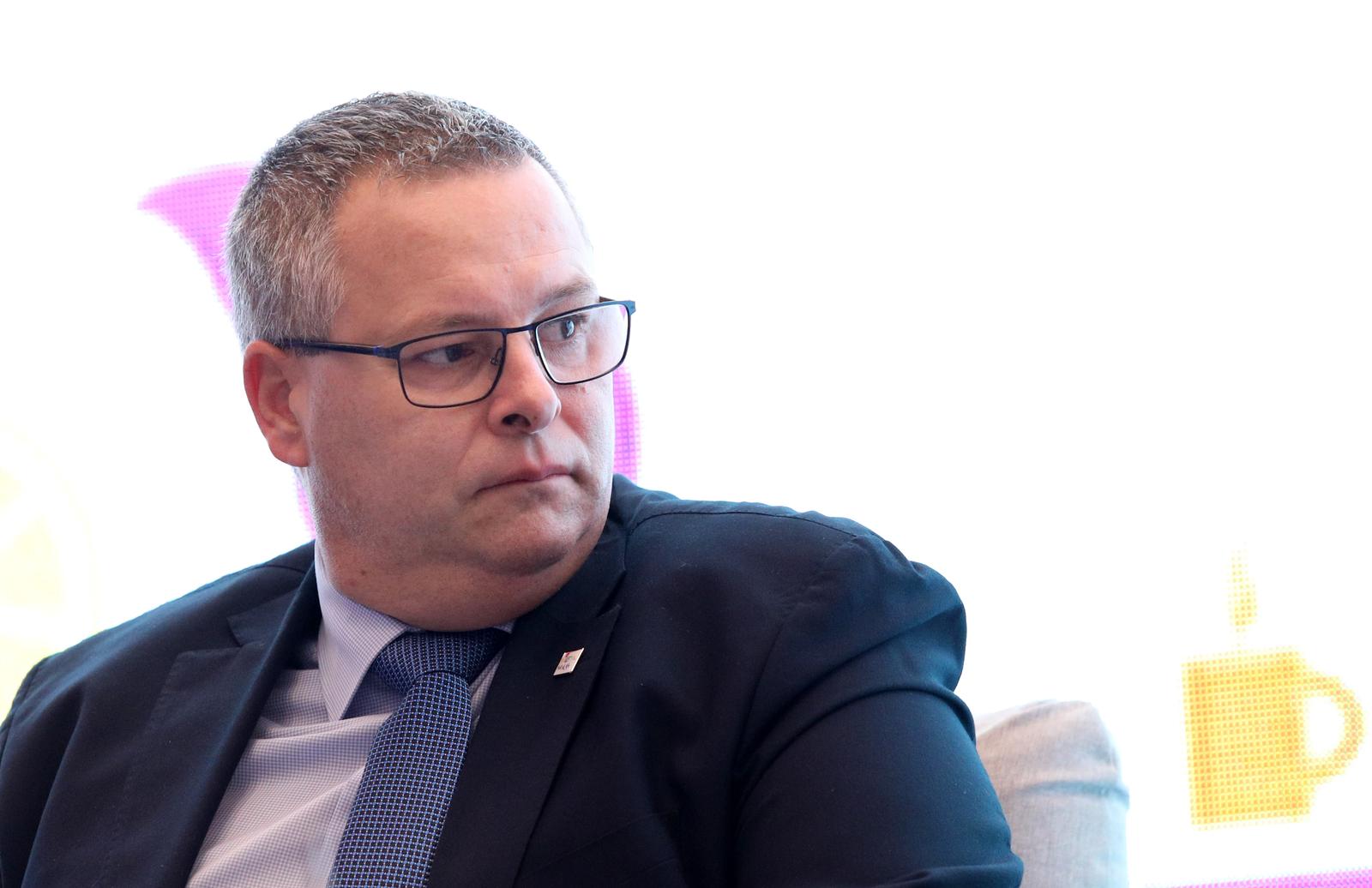 15.11.2021.,Sibenik-Direktor Hrvatske turisticke zajednice Kristjan Stanicic  je, zajedno s predstavnicima ugostitelja, Ministarstva turizma i sporta, Ministarstva poljoprivrede, Instituta za turizam te Hrvatske poljoprivredne komore sudjelovao na panel raspravi „Gastronomija – pokretac domace proizvodnje, promotor destinacije“.Uz direktora nazocili su Sandra Herman,Tugomir Majdak,Neven Ivandic,Radoslav Bobanovic i Vladimir Dedic.