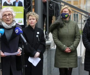 17.04.2021.,  Karlovac -  Koalicija Mozemo! i Nova ljevica predstavili kandidate za gradonacelnicu Karlovca i zamjenika na predstojecim lokalnim izborima. Kandidatkinja koalicije Mozemo! za gradonacelnicu Karlovca je Drazenka Polovic, a za zamjenika Dimitrije Birac. Na konferenciji za medije kandidatkinju su poduprle saborska zastupnica Sandra Bencic i predsjednica Nove ljevice Ivana Kekin te Rada Boric.
Photo: Kristina Stedul Fabac/PIXSELL