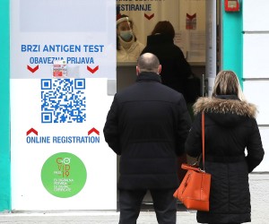 17.11.2021., Zagreb - Na mnogim mjestima u gradu i dalje je zbog obaveznih covid potvrda velika potraznja za testiranjem na koronavirus. 
Patrik Macek/PIXSELL Photo: Patrik Macek/PIXSELL