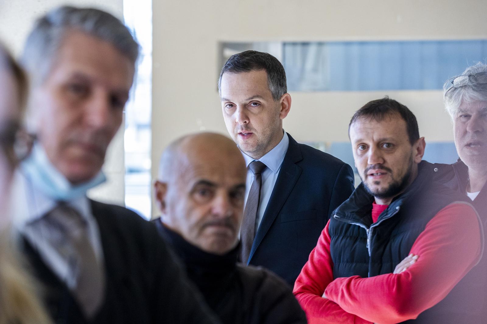 17.12.2021., Split - Za vrijeme 7. sjednice Gradskog vijeca Grada Splita zaiskrilo je izmedu nezavisnog vijecnika Ante Franica i MOST-ovog Josipa Markotica vezano uz prijedlog rasprave o Pazaru.
Ante Franic
Photo: Miroslav Lelas/PIXSELL