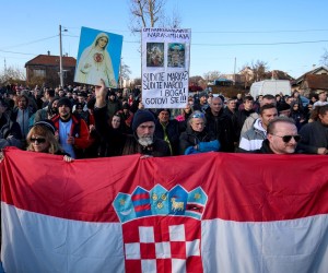 18.12.2021., Zagreb - Okupljanje prosvjednika protiv covid mjera pred zatvorom u Remetincu., Prosvjeduju i zbog Marka Franciskovica koji je završio u pritvoru.