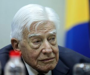 19.11.2019., Sarajevo, Bosna i Hercegovina - Konferencija za medije delegacije Ministarstva unutarnjih poslova Njemacke koju predvode bivsi savezni ministar Christian Schmidt, clan Bundestaga, te parlamentarni drzavni tajnik u Saveznom ministarstvu unutarnjih poslova Stephan Mayer nakon politickih razgovora vezanih za aktualnu migrantsku krizu. Christian Schwarz-Schilling

Photo: Armin Durgut/PIXSELL