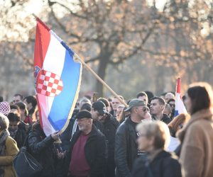 20.11.2021., Zagreb - Gradjanska udruga "Inicijativa prava i slobode" organizirala je prosvjed protiv COVID potvrda pod nazivom "ZAjedno za Slobodu" koji je krenuo s lokacije Trga Francuske Republike te je odrediste na Trgu bana Josipa Jelacica.