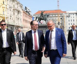 23.07.2021., Zagreb - Ministar vanjskih i medjunarodnih poslova Republike Austrije Alexander Schallenberg i  Ministar vanjskih i europskih poslova Gordan Grlic Radman prosetali su centrom Zagreba po glavnom Trgu bana Josipa Jelacica i Ilicom.
Photo: Emica Elvedji/PIXSELL