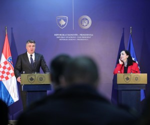23.12.2021., Pristina , Izjave za medije dvoje predsjednika. Predsjednica Kosova Vjosa Osmani i Predsjednik Republike Hrvatske Zoran Milanovic. Photo: Emica Elvedji/PIXSELL