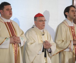 25.12.2021., Zagreb - Kardinal Josip Bozanic predvodio je svercano euharistijsko slavlje Bozica iz montazne crkvene zupe Pohoda Blazene Djevice Marije Cucerju. Photo: Tomislav Miletic/PIXSELL