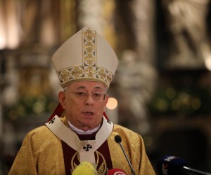 25.12.2021., Rijeka - Svecana bozicna misa u katedrali Svetog Vida koju je predvodio nadbiskup Ivan Devcic.
 Photo: Goran Kovacic/PIXSELL